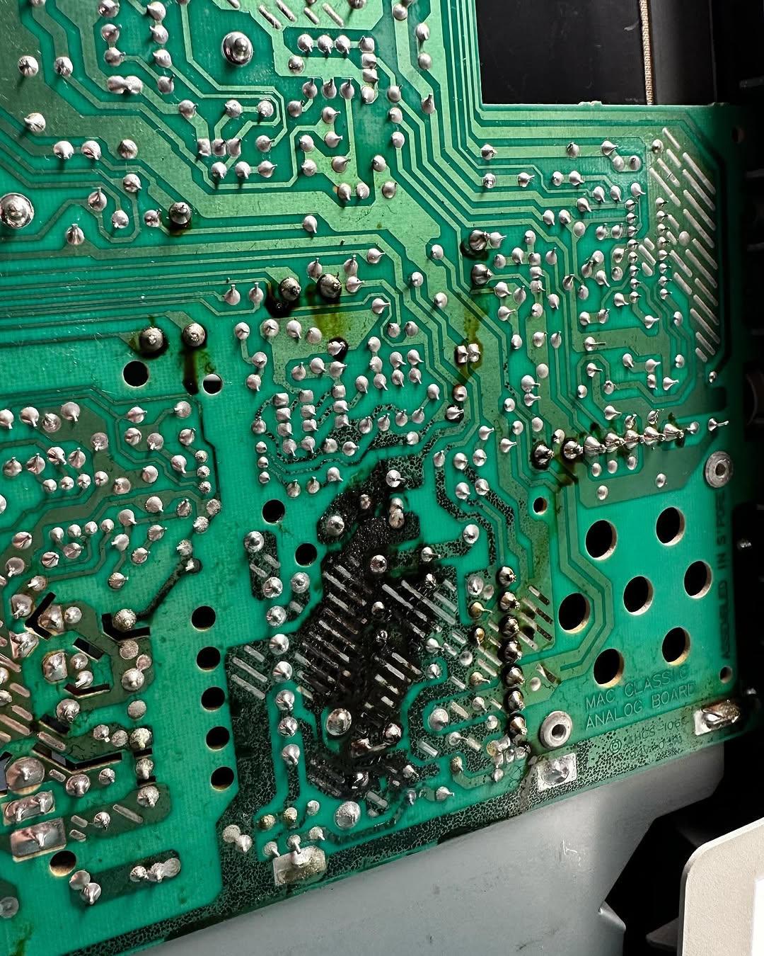 Scheda madre del Macintosh Classic prima del recap